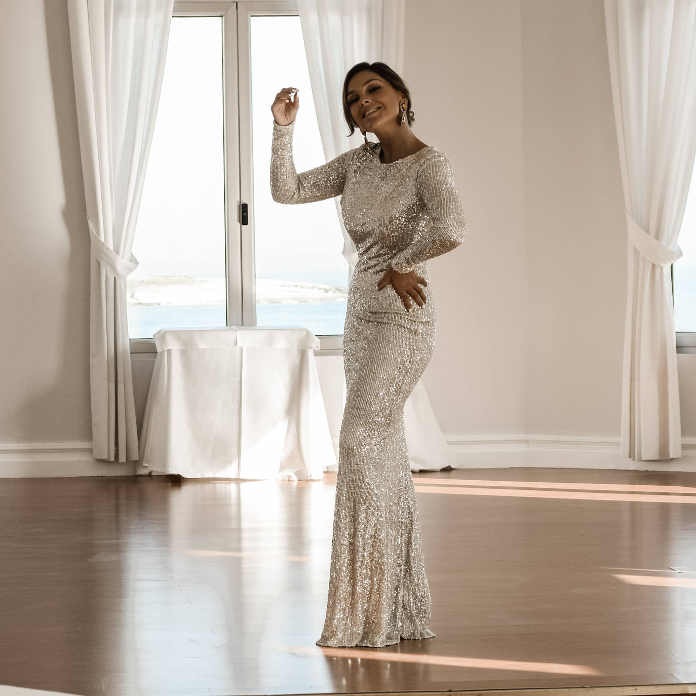 La joven burgalesa, toda una enamorada de Cantabria, elige la capital para promocionar su nueva colección de fiesta.