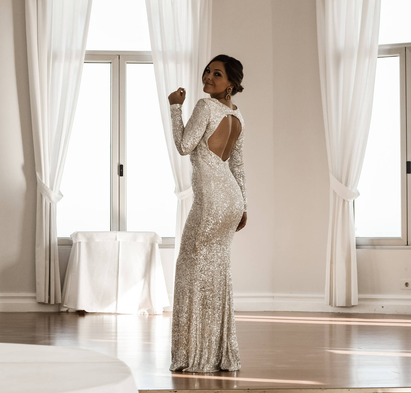 La joven burgalesa, toda una enamorada de Cantabria, elige la capital para promocionar su nueva colección de fiesta.