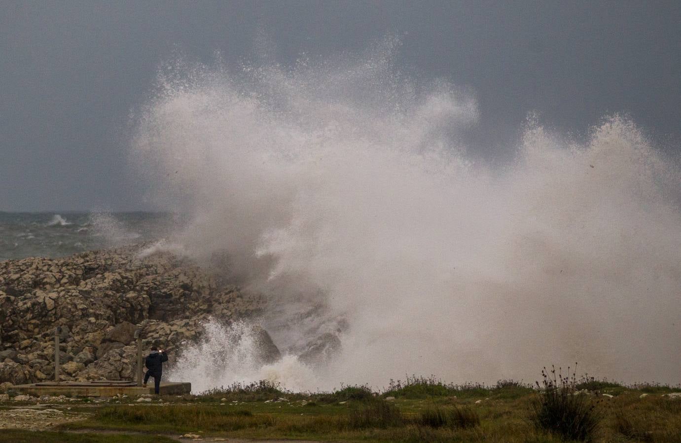 Los registros de olas hablan de hasta 6 metros cerca de la costa en La Virgen del Mar