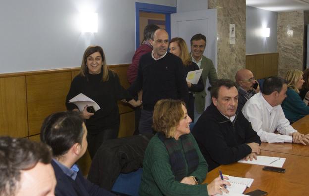 Sáenz de Buruaga, a su entrada al Comité Ejecutivo Regional que el PP celebró ayer en su sede del Sardinero