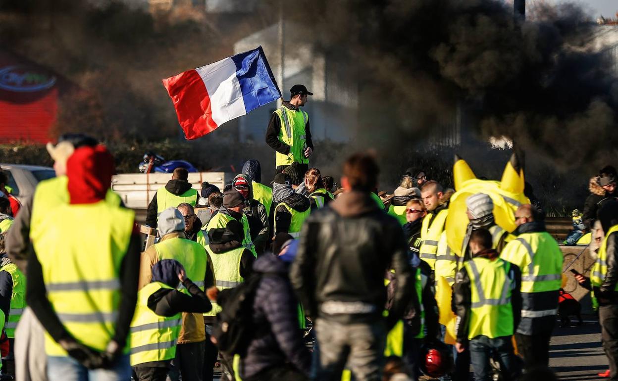 Los chalecos amarillos franceses durante una de sus protestas.