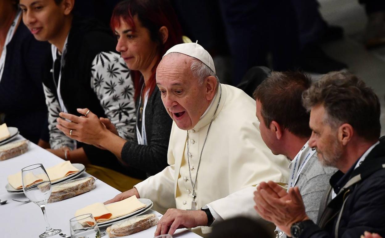 El Papa Francisco, este domingo durante el almuerzo con los necesitados.