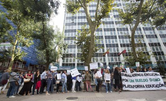 Imagen de una protesta previa ante la sede de la Consejería de Educación.