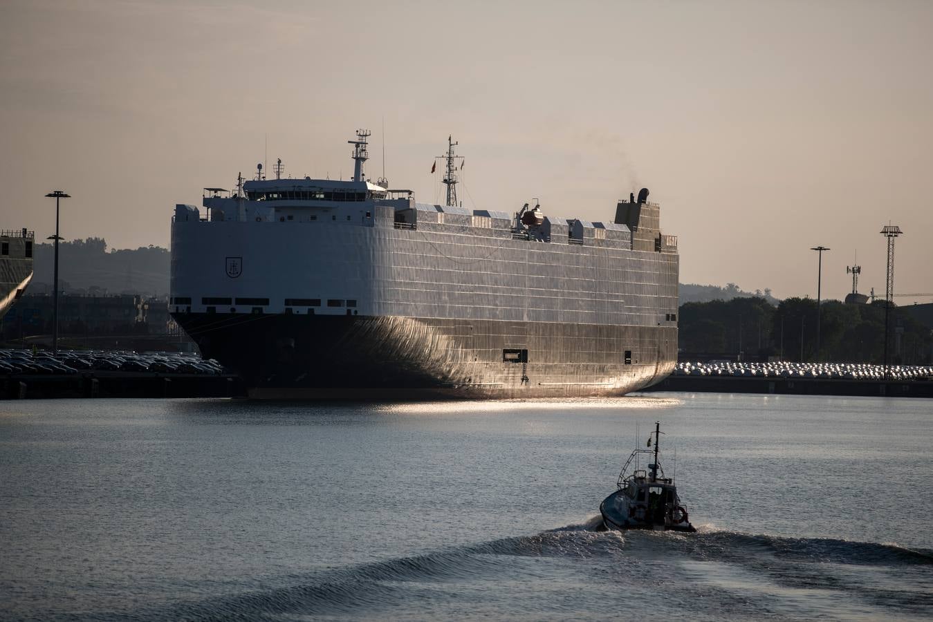 Los Prácticos del Puerto de Santander, durante la realización de su trabajo diario en la Bahía de Santander. Santander 29-05-2018