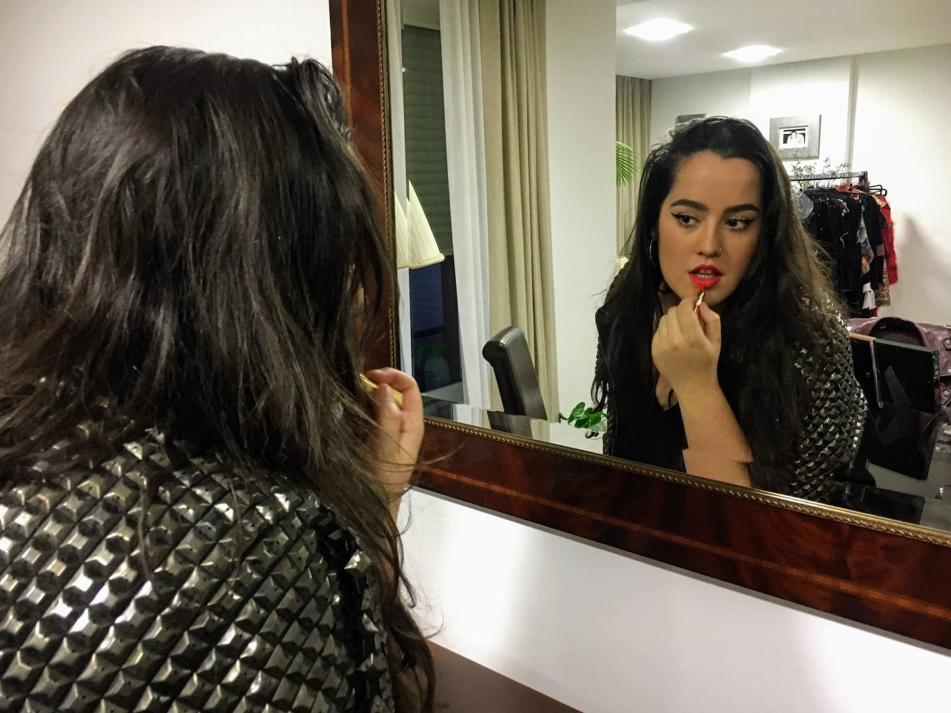 La joven cantante de blues posa con los diseños de 'PI Collection' y 'My Josefin' con motivo de su participación en #SantanderWomenFairSaturday.