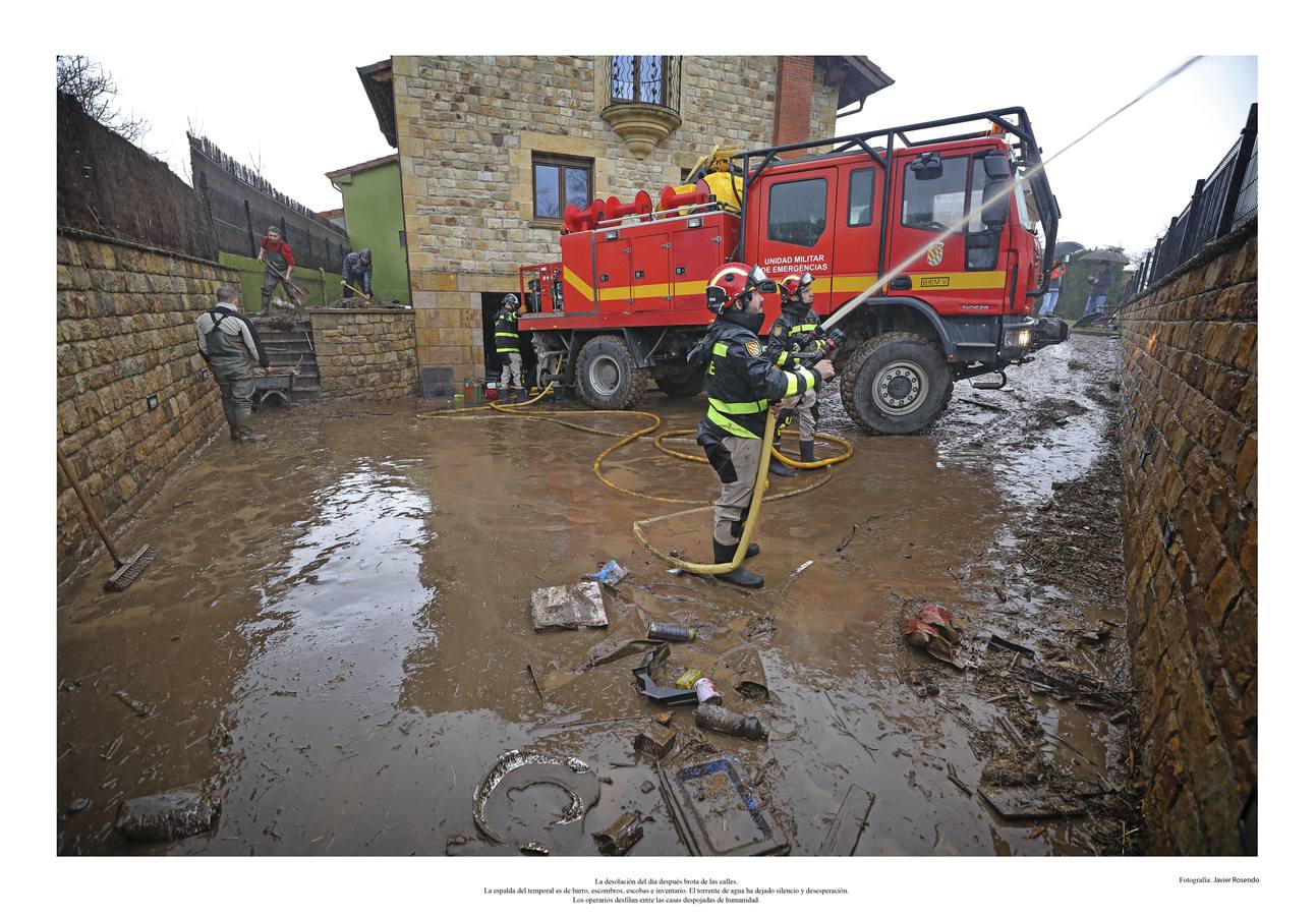 La desolación del día después brota de las calles. La espalda del temporal es de barro, escombros, escobas e inventario. El torrente de agua ha dejado silencio y desesperación. Los operarios desfilan entre casas despojadas de humanidad