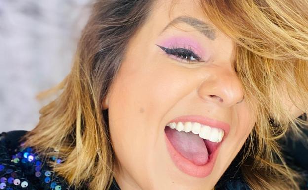 La 'youtuber' comparte su look de maquillaje más especial.