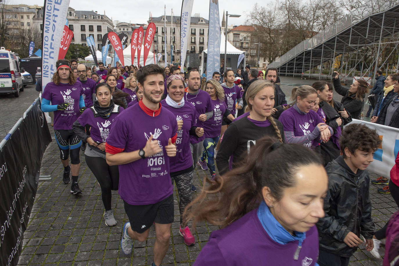 Fotos: La marea morada toma Santander