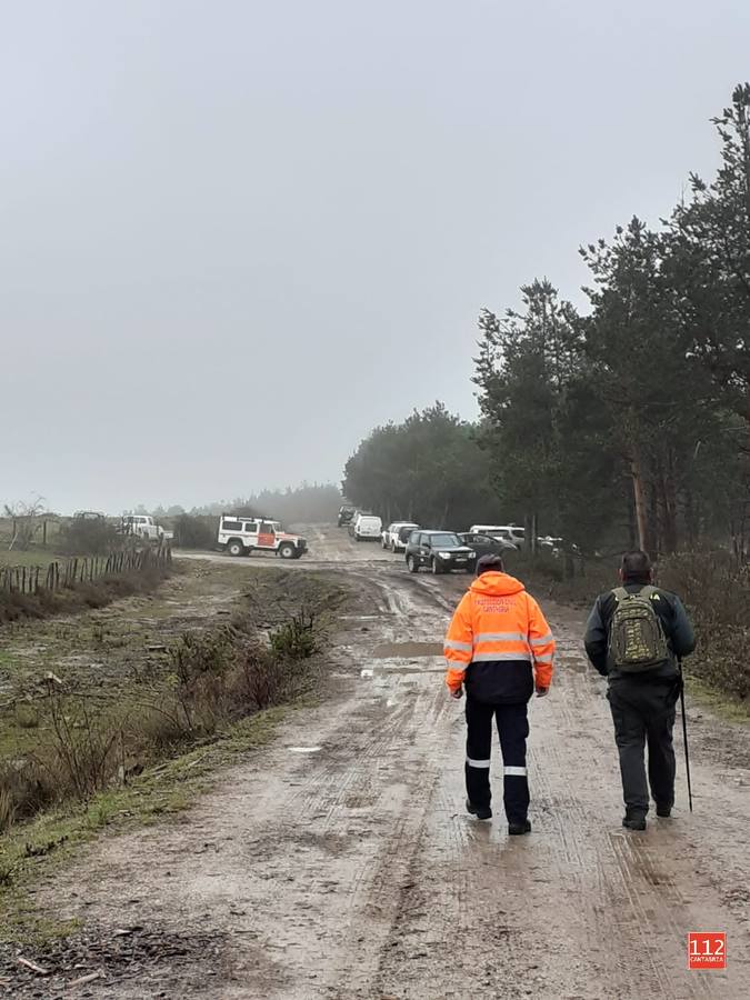 Efectivos de rescate y voluntarios, en Población de Arriba participando en el operativo de búsqueda de Roberto Lavid.