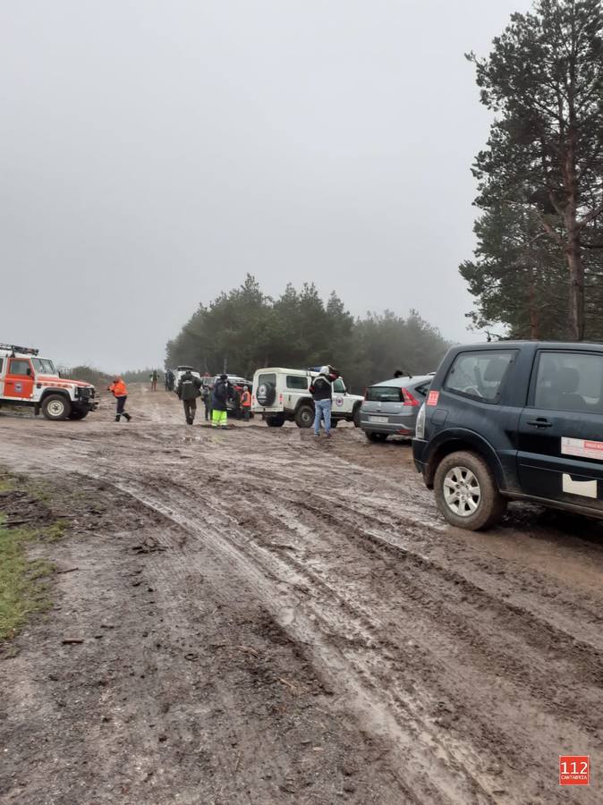 Efectivos de rescate y voluntarios, en Población de Arriba participando en el operativo de búsqueda de Roberto Lavid.