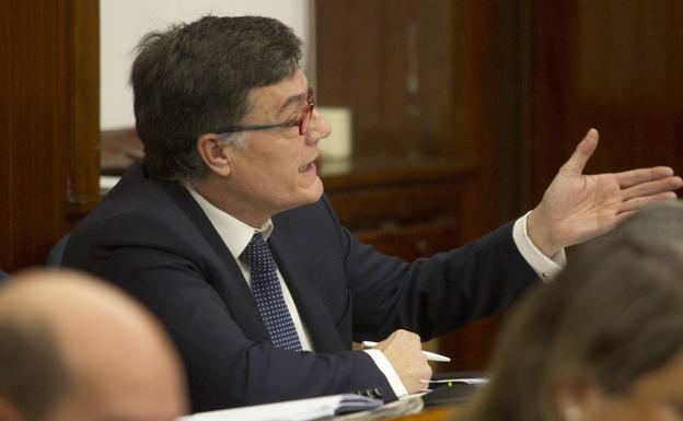 Guillermo Pérez-Cosío (Vox), durante su intervención en el Pleno del Ayuntamiento de Santander de este jueves.