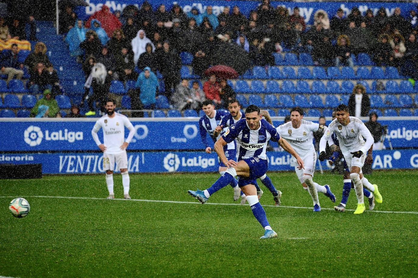 Fotos: Las mejores imágenes del Alavés-Real Madrid