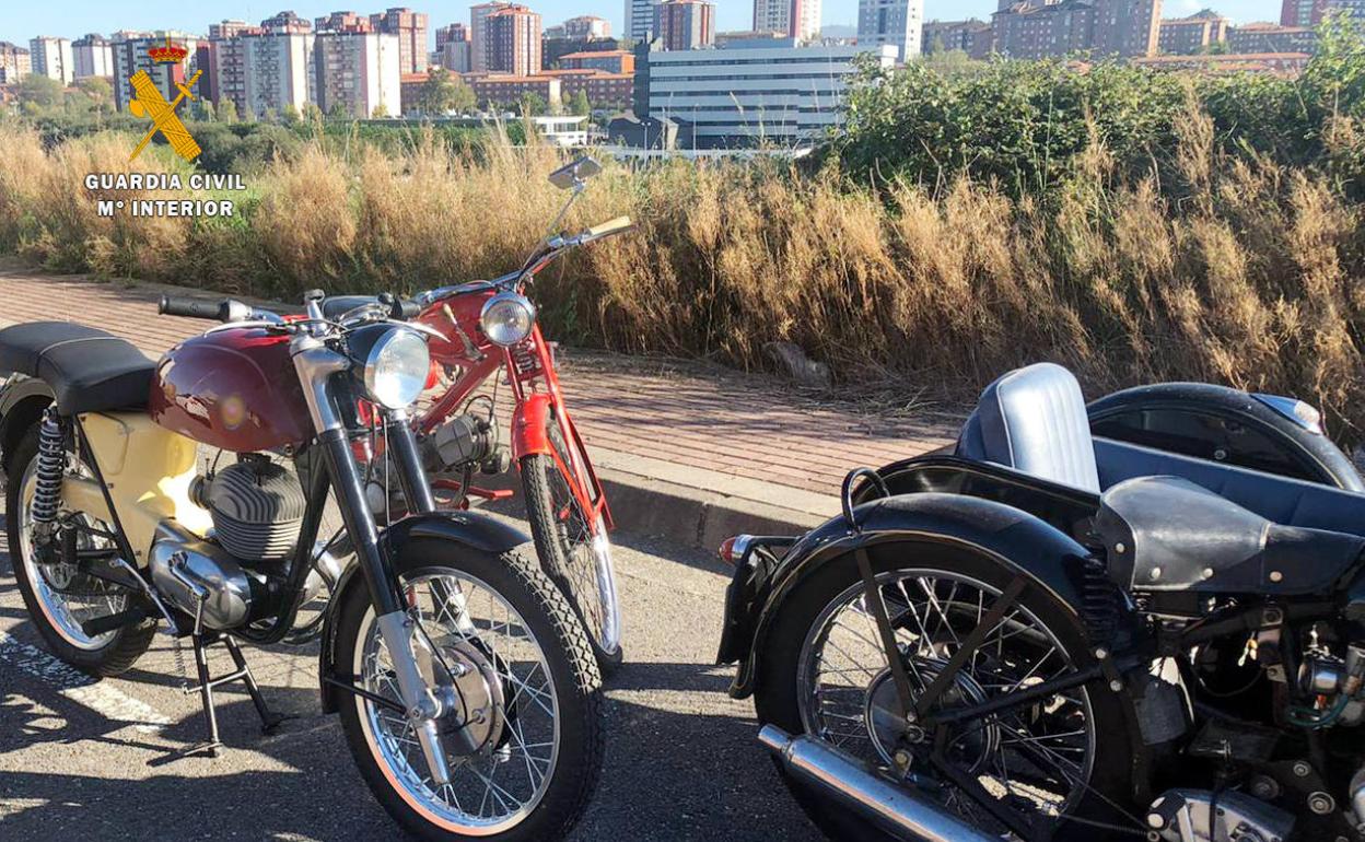 Imagen de las motos que ha sido recuperadas por la Guardia Civil.