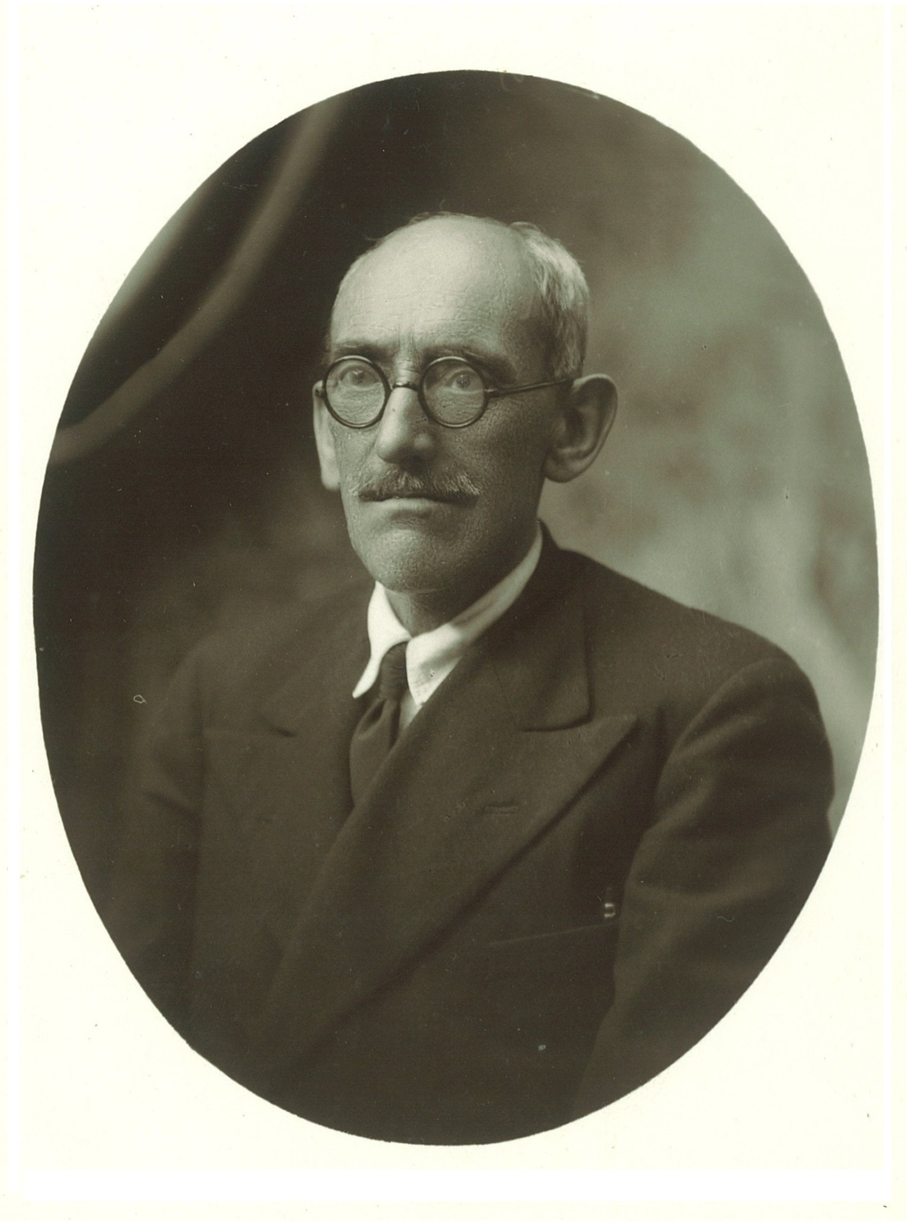 El maestro Leoncio Suárez Ibáñez (1869-1933).