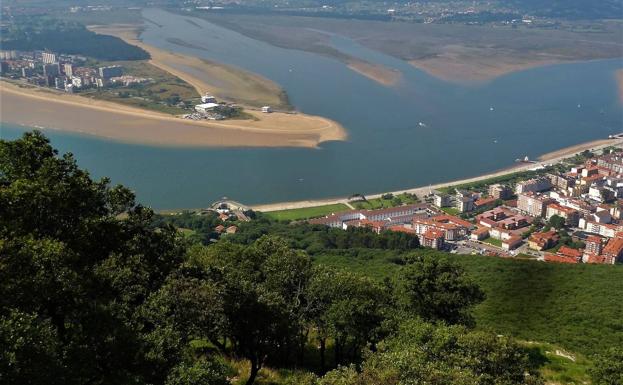 Vista de Santoña desde el Pico Buciero.