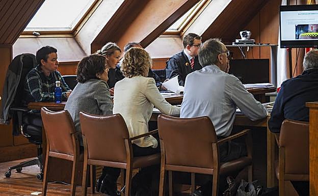 Peritos y forenses discrepan sobre si la muerte del anciano de Carasa fue provocada o no