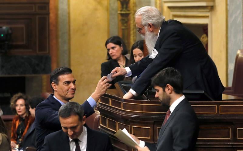 Fotos: Otra jornada de fotos simbólicas en el Congreso