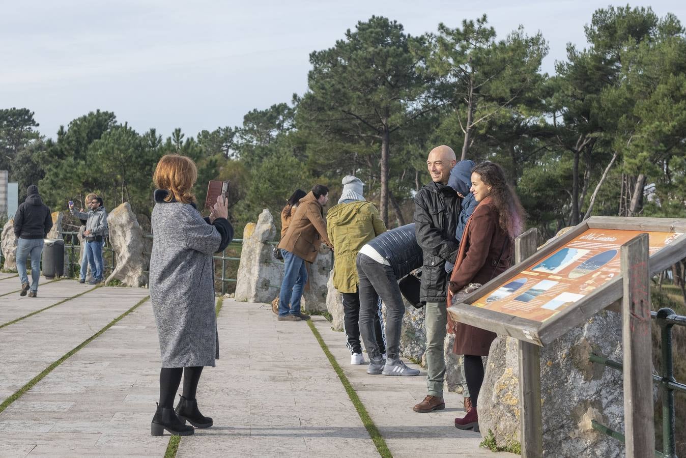 Los primeros turistas llegaron ayer a Santander con muchos planes para visitar la ciudad, la costa y el interior de la región.