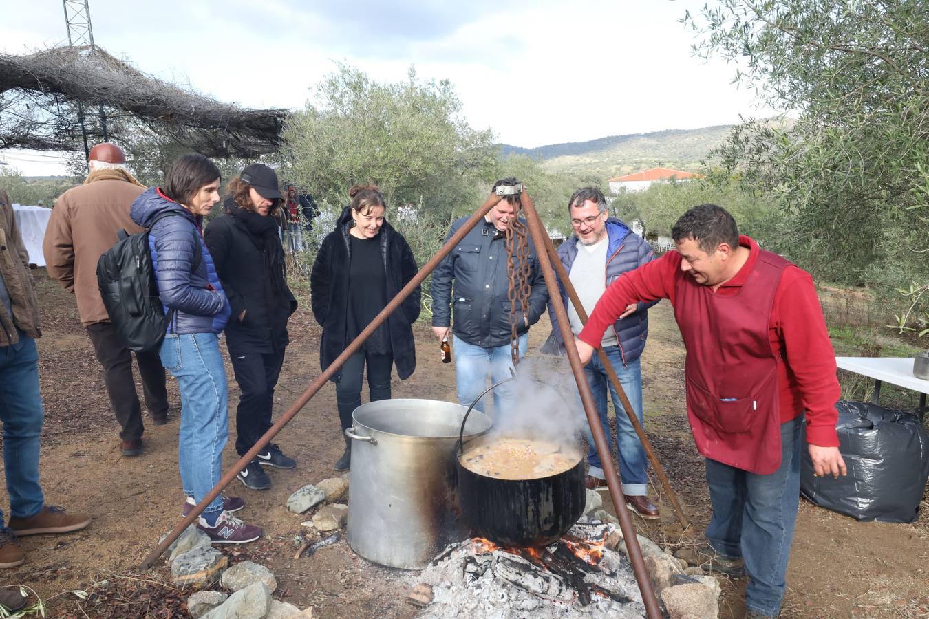 Elaboración de un guiso campestre a la antigua usanza. 