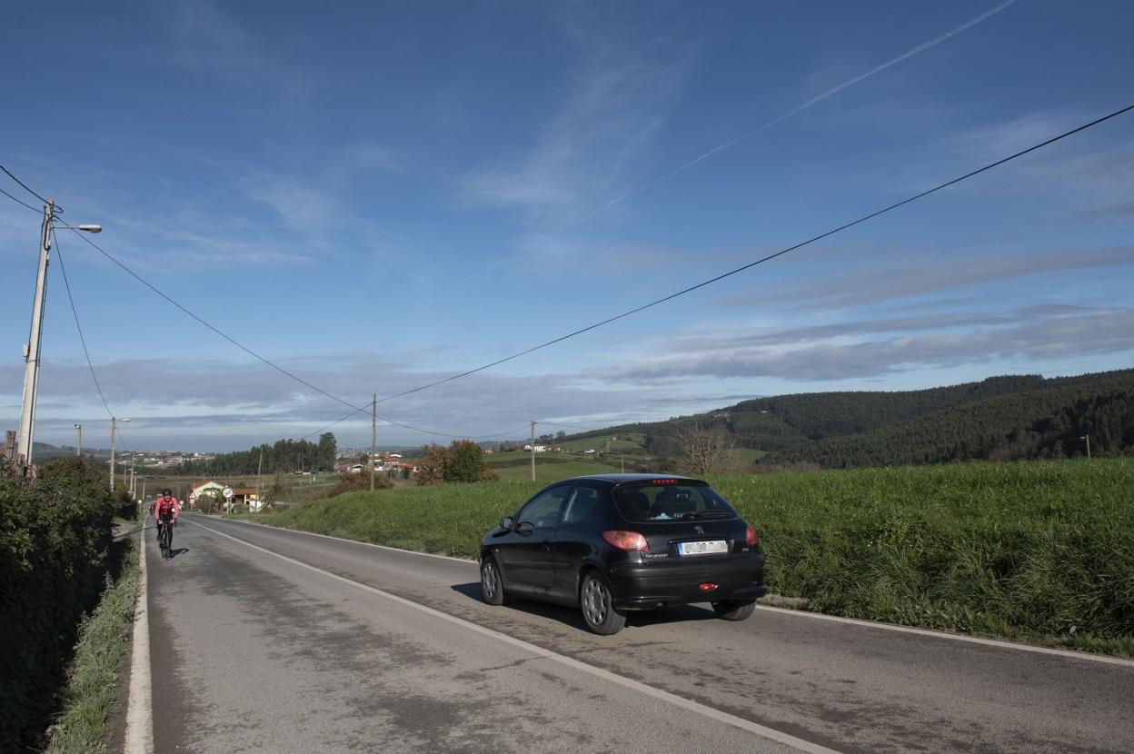 Zona en la que está prevista la construcción del polígono industrial logístico de La Higuera, en Torrelavega. 