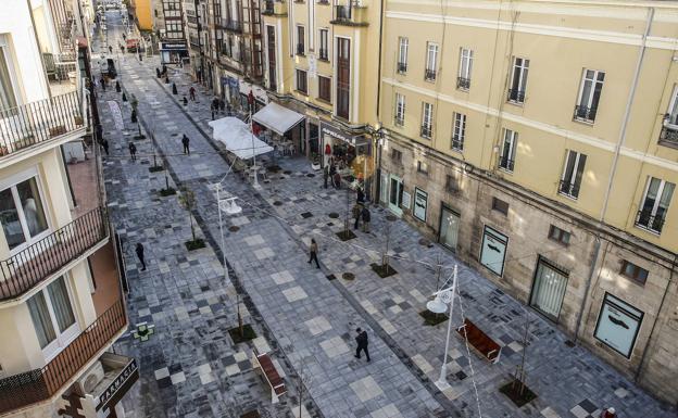 Vista panorámica del nuevo aspecto de la calle Ancha y Carrera de Torrelavega.