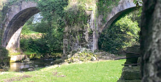 Puente sobre el río Llerana.