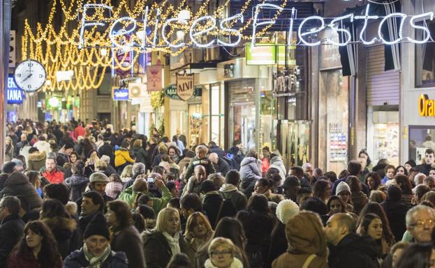 Las luces navideñas de las calles principales de Santander, una atracción más.