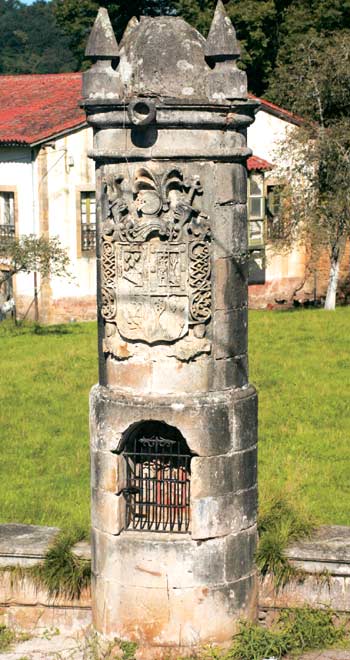 Rollo heráldico con humilladero, en el barrio Soledad.