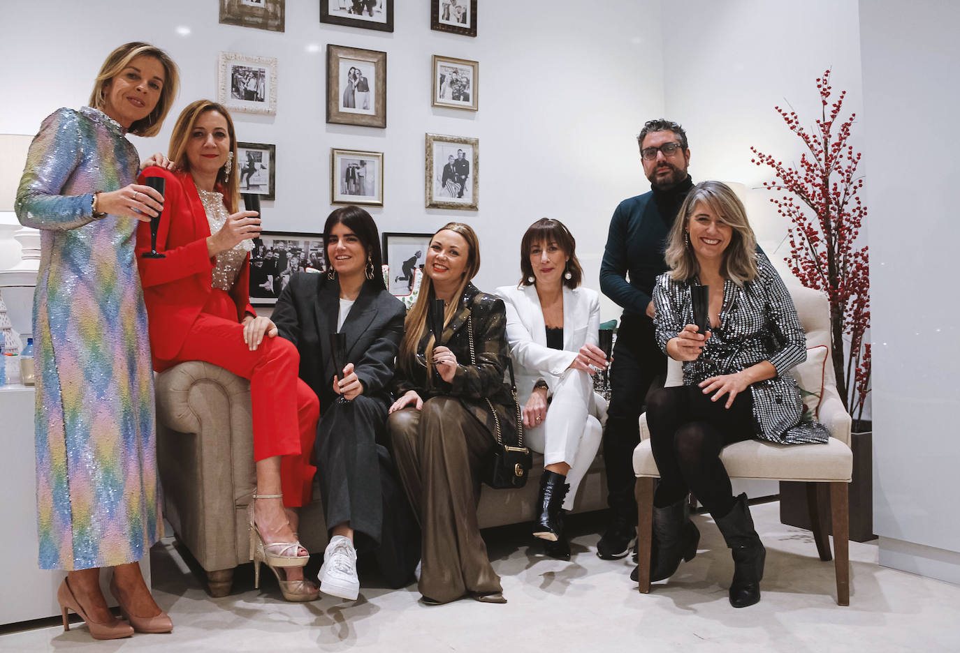 Parte del equipo de Cantabria DModa, acompañados de Elena Botín, Rosa Melgar, Carolina Brunelli, Laura González, Quintana, Gema de Luelmo, Sergio Sainz y Leticia Mena.