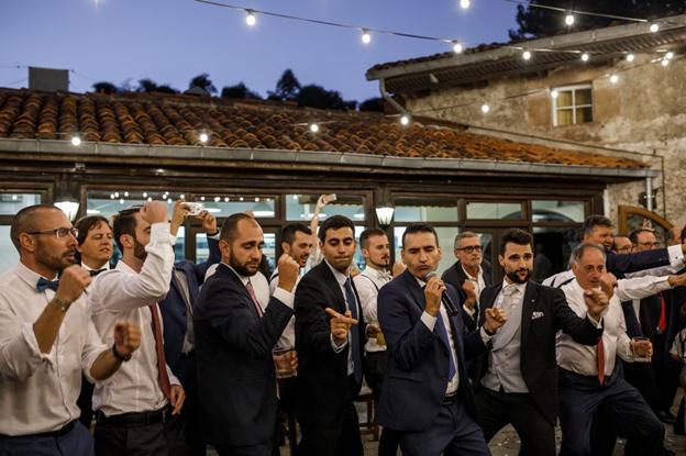 Enlace de Ana y Jesús, con el novio y sus invitados en plena fiesta.