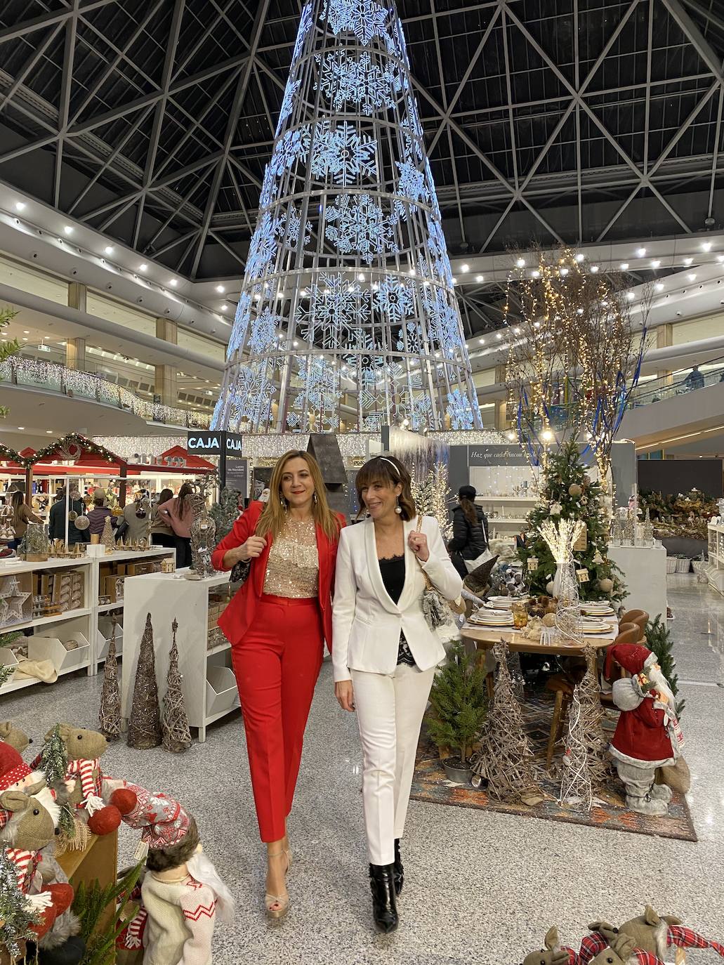 Las asesoras de moda comparten look de esmoquin y este post tan navideño en El Corte Inglés de Santander.