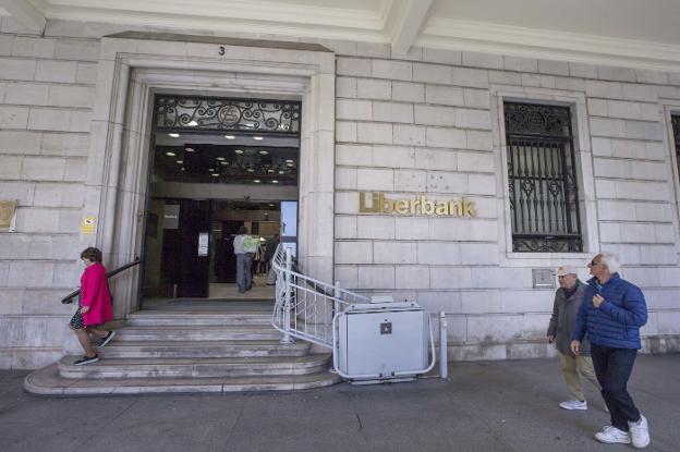 Sede principal de Liberbank en la plaza Porticada. 