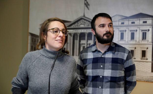 Los diputados de la CUP Mireia Vehí y Albert Botrán en el Congreso.