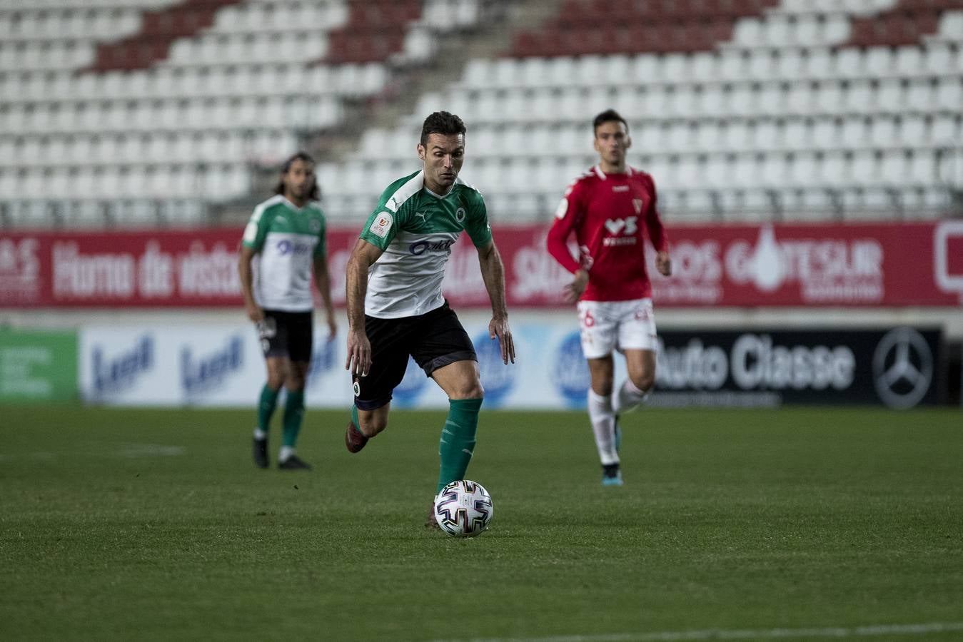 El Racing ofrece una pobre imagen en Murcia y cae derrotado también en Copa del Rey. Los menos habituales tampoco aprovecharon su oportunidad frente a un rival de Segunda B que se tomó más en serio la competición