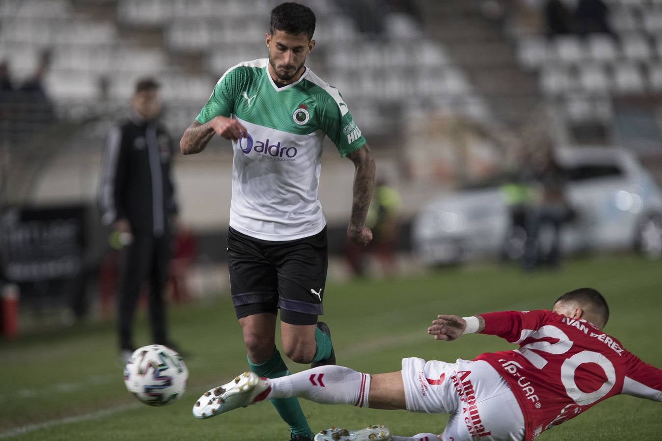 El Racing ofrece una pobre imagen en Murcia y cae derrotado también en Copa del Rey. Los menos habituales tampoco aprovecharon su oportunidad frente a un rival de Segunda B que se tomó más en serio la competición
