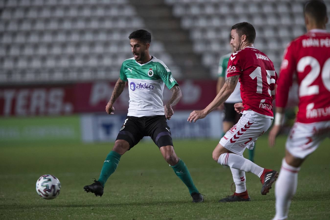 El Racing ofrece una pobre imagen en Murcia y cae derrotado también en Copa del Rey. Los menos habituales tampoco aprovecharon su oportunidad frente a un rival de Segunda B que se tomó más en serio la competición