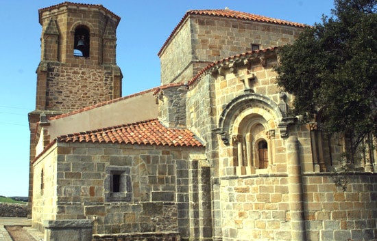 La iglesia parroquial de Santa María de Bareyo, del siglo XII