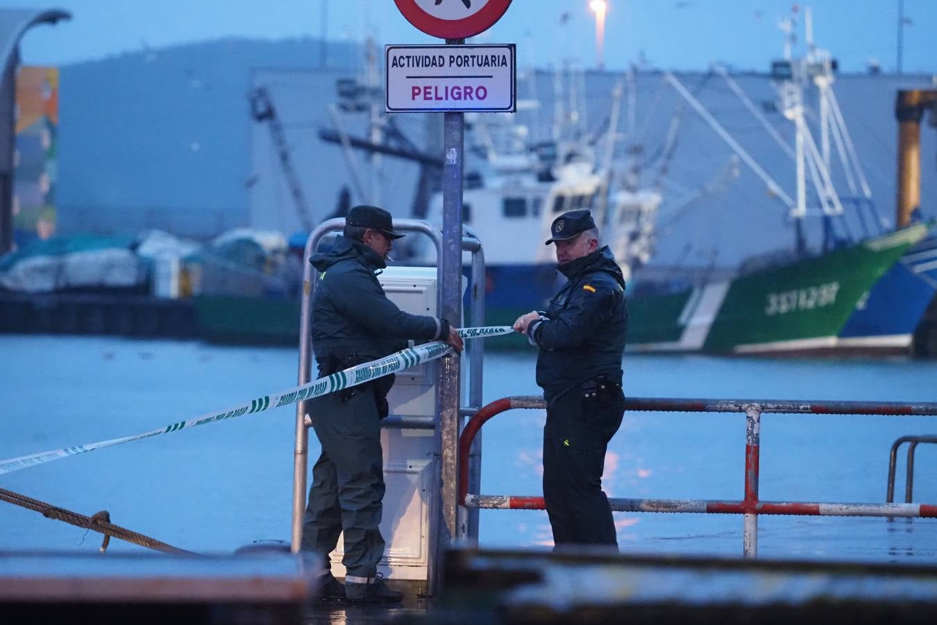 Fotos: Dispositivo en el puerto de Santoña por el hallazgo del cadáver de una niña