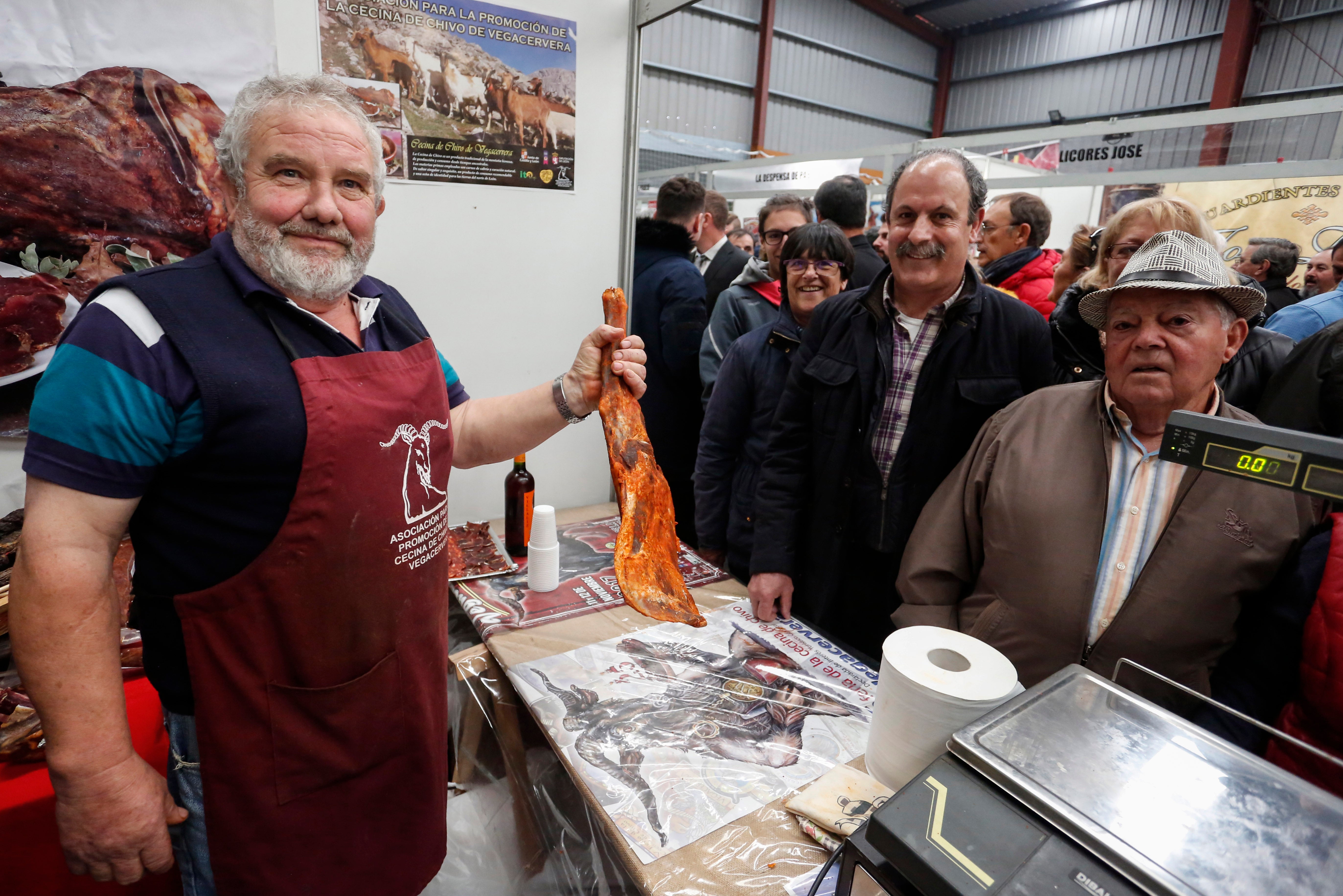 Recorremos recorre la provincia castellana para descubrir lo que esconden los productos de León avalados con un sello de calidad, en esta parada conocemos uno de los manjares más reconocidos de esta provincia, el embutido centrándonos en el producto por excelencia de la zona de Vegacervera y en el del territorio de Picos de Europa