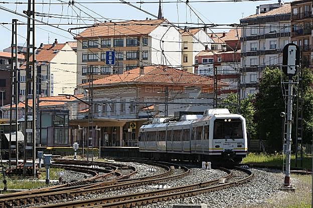  La red de ancho métrico de la antigua FEVE protagonizó ayer varias incidencias. 