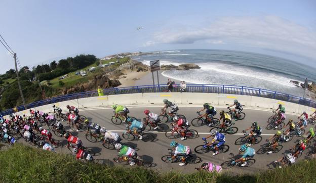 La Vuelta, a su paso por Comillas. 