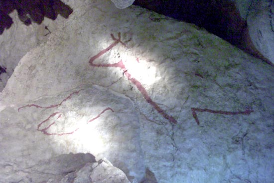 Detalle de la cueva de Sopeña, en la que se recrea la vida del paleolítico en la cavidad del Salitre.