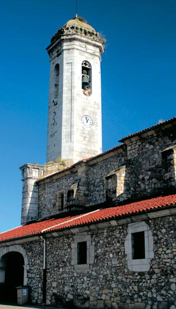 Torre de la iglesia parroquial de Santa María de Hazas de Cesto.