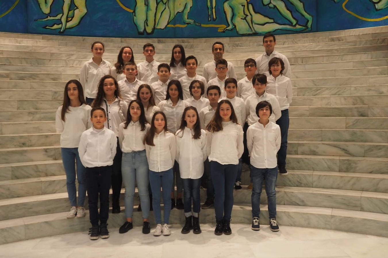 Conjunto coral del colegio Nuestra Señora de la Paz de Torrelavega.