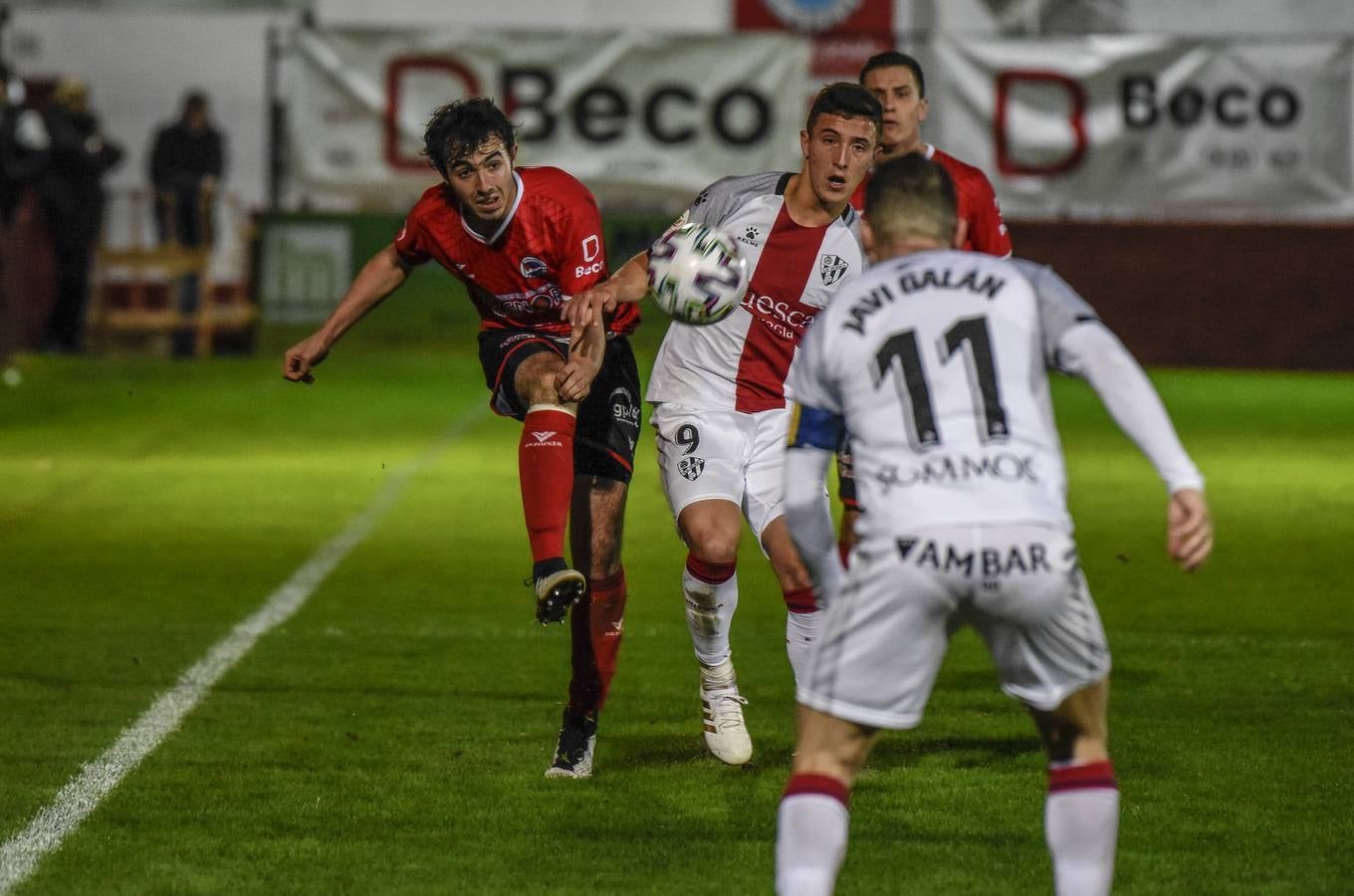 Los pejinos realizan un serio partido ante un Huesca que no se puso por delante hasta el minuto 84