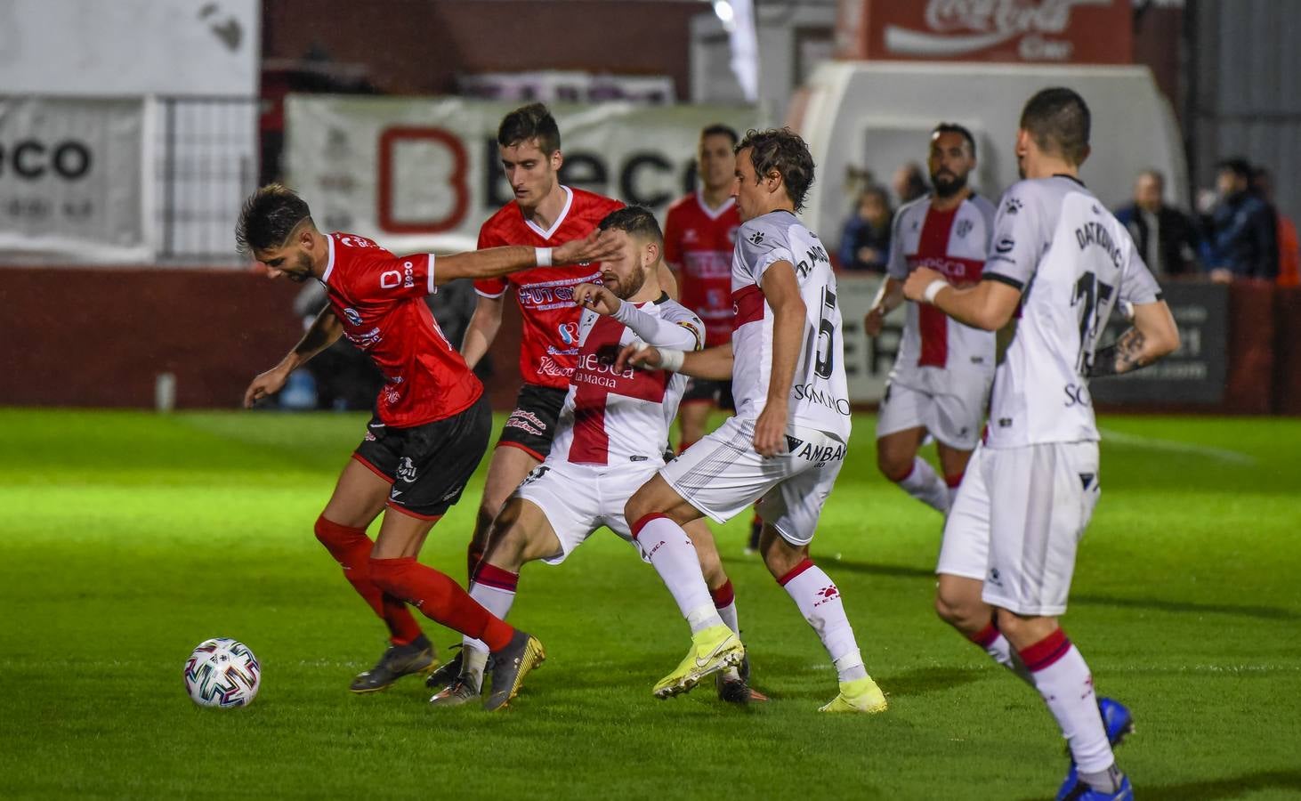 Los pejinos realizan un serio partido ante un Huesca que no se puso por delante hasta el minuto 84