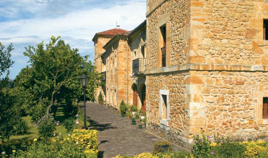 Imagen secundaria 2 - Torre de Rigada, en Anero. Palacio de Movellán, en Hoz de Anero. Santo Desierto de San José de Rigada. Santo Desierto de San José de Rigada.