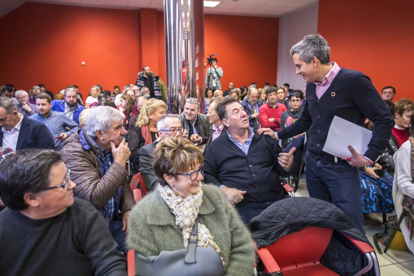 No ha habido que esperar al casi siempre polémico turno de ruegos y preguntas que se espera que se alargue hasta la tarde -hay pedidos 28 turnos de palabra- porque el secretario general de la formación, Pablo Zuloaga, ha entrado de lleno en casi todos los asuntos candentes 