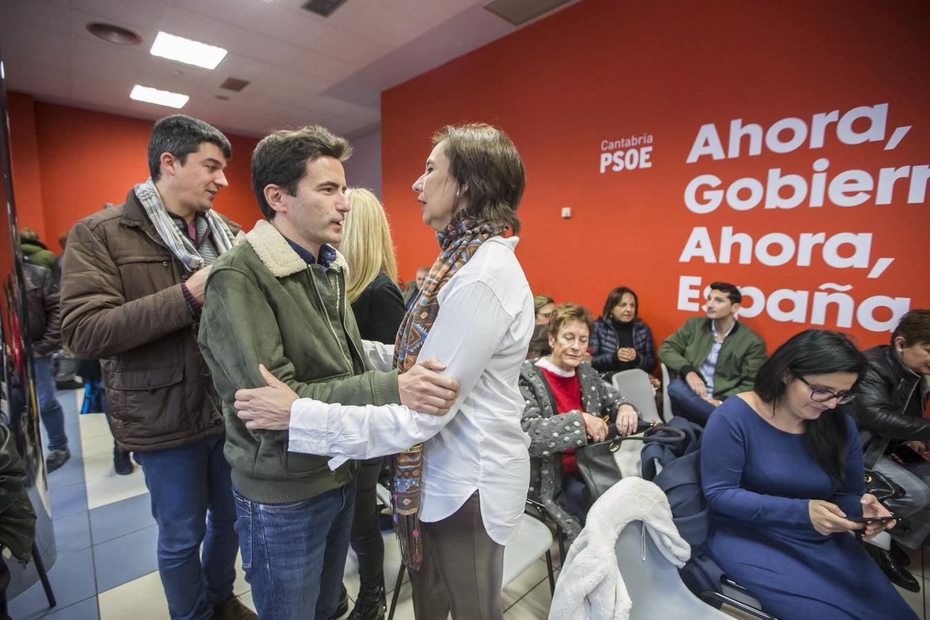 No ha habido que esperar al casi siempre polémico turno de ruegos y preguntas que se espera que se alargue hasta la tarde -hay pedidos 28 turnos de palabra- porque el secretario general de la formación, Pablo Zuloaga, ha entrado de lleno en casi todos los asuntos candentes 