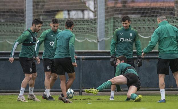 Con el partido de Copa del martes, la plantilla apenas ha realizado una sesión táctica esta semana. :